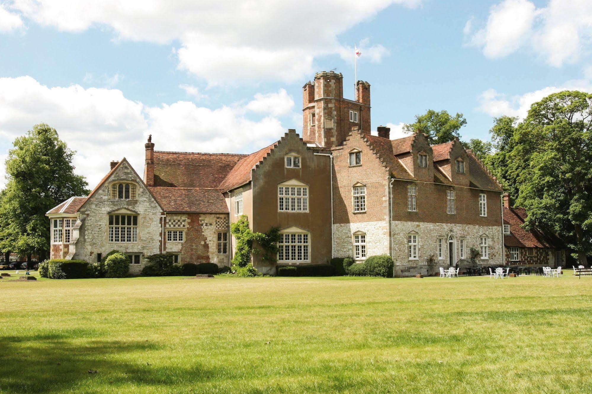 Hotel Bisham Abbey National Sports Centre 3*